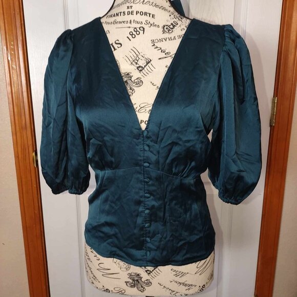 Abercrombie & Fitch Tops - Abercrombie & Fitch A&F BlueTie back puff sleeve baddie milkmaid datenight Vneck